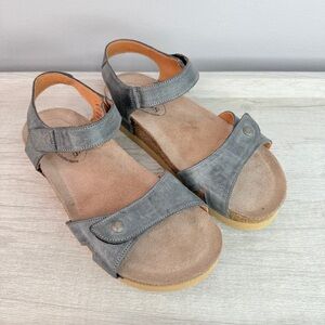 Taos Footwear Gray Sandals